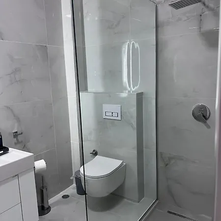 Floor Apartman Velipoja