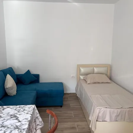 Floor Apartman Velipoja
