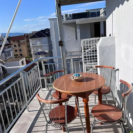 Floor Apartman Velipoja